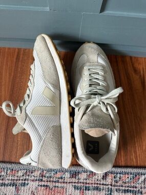 Women’s Veja Rio Branco’s Size 10